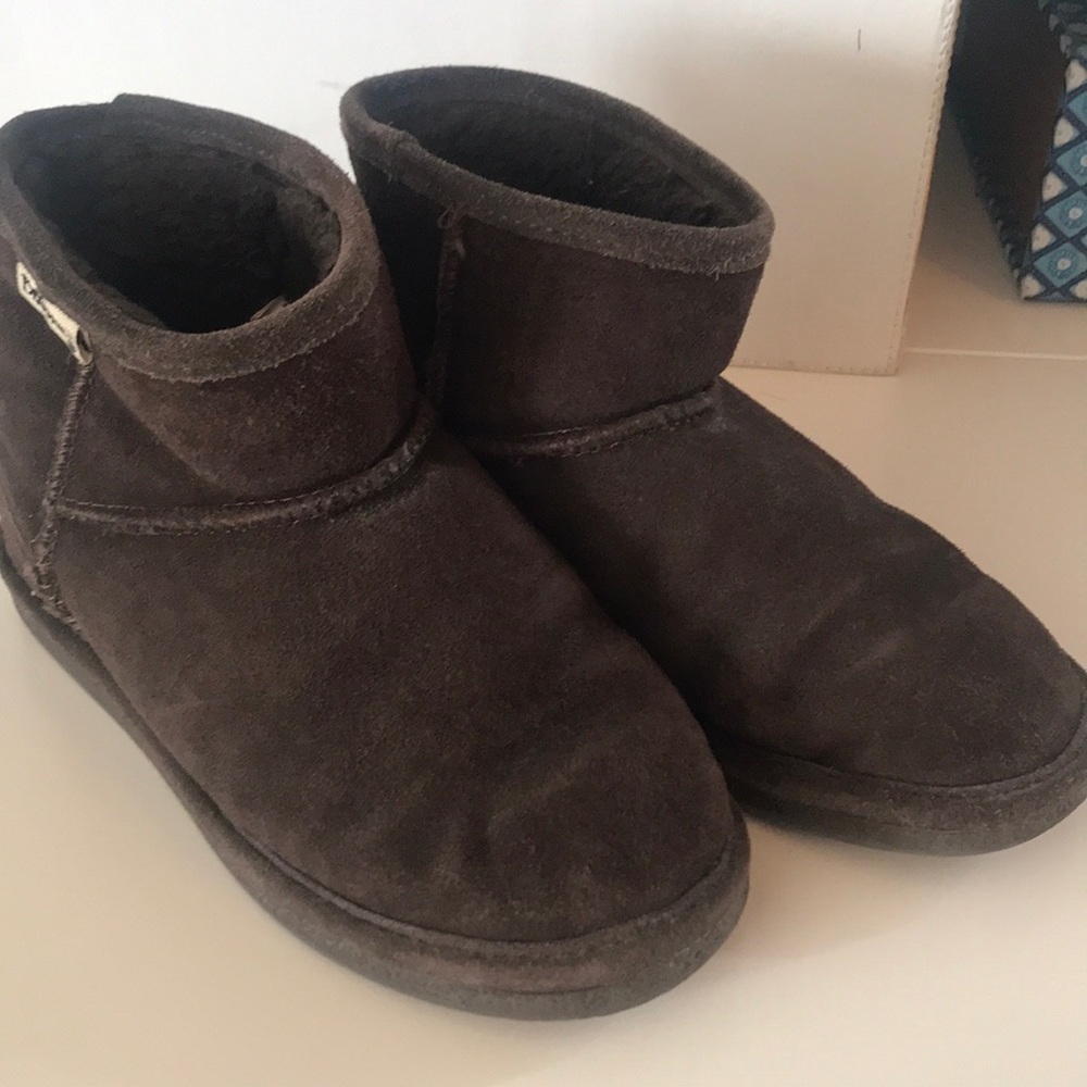 Used condition Bearpaw booties Size 6 in brown